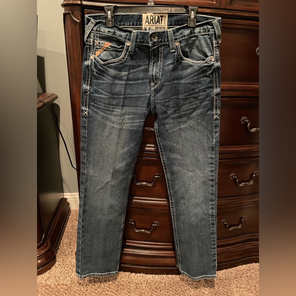Men’s Ariat 35x32 Rocker Straight M7 stone wash jeans with contrast hem.